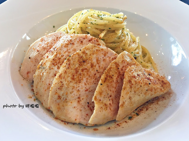 【台中 南屯】蘑菇Pasta-大墩店♧♧悄悄的~蘑菇第三家又默默地在市區也開了一家囉！餐點依舊划算，份量也挺足，男生吃的飽，空間更加寬敞、舒適^^