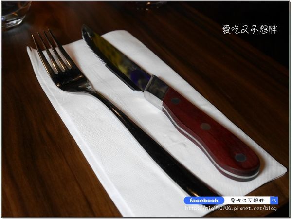 À Point Steak & Bar 艾朋牛排餐酒館：【台北市/美食】肉質好，價位便宜！墨賞旗下新品牌/市政府捷運4號出口。À Point Steak & Bar 艾朋牛排餐酒館