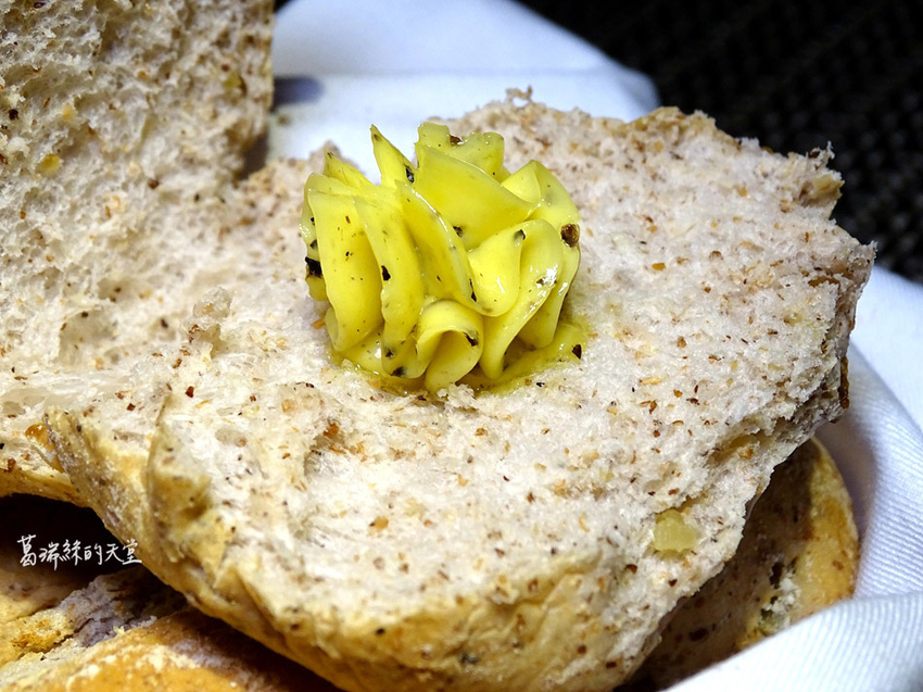 艾朋牛排餐酒館-微風南山附近美食 (45).jpg