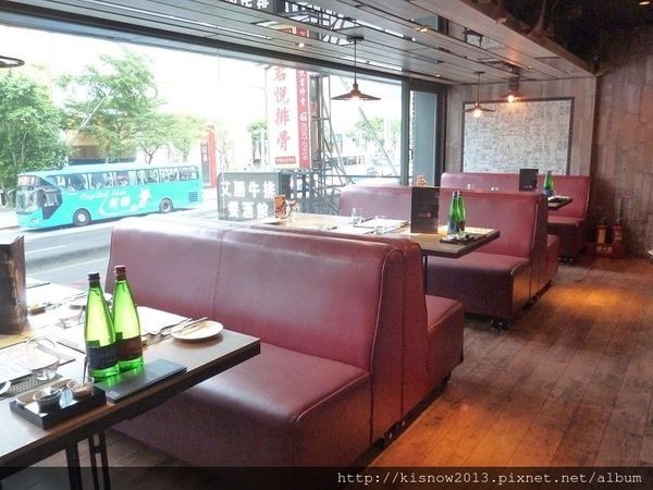 À Point Steak & Bar 艾朋牛排餐酒館：除了美味精緻的餐點,還可以欣賞101的夜景-『愛評體驗券』、『À Point Steak & Bar 艾朋牛排餐酒館』体驗心得