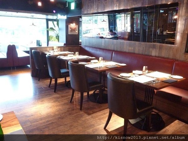 À Point Steak & Bar 艾朋牛排餐酒館：除了美味精緻的餐點,還可以欣賞101的夜景-『愛評體驗券』、『À Point Steak & Bar 艾朋牛排餐酒館』体驗心得