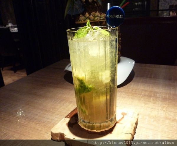 À Point Steak & Bar 艾朋牛排餐酒館：除了美味精緻的餐點,還可以欣賞101的夜景-『愛評體驗券』、『À Point Steak & Bar 艾朋牛排餐酒館』体驗心得