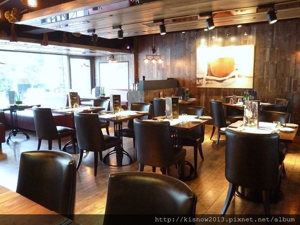 À Point Steak & Bar 艾朋牛排餐酒館：除了美味精緻的餐點,還可以欣賞101的夜景-『愛評體驗券』、『À Point Steak & Bar 艾朋牛排餐酒館』体驗心得