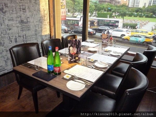 À Point Steak & Bar 艾朋牛排餐酒館：除了美味精緻的餐點,還可以欣賞101的夜景-『愛評體驗券』、『À Point Steak & Bar 艾朋牛排餐酒館』体驗心得