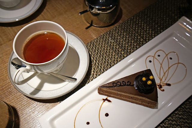 [食記] A Point 艾朋牛排餐酒館。高CP值約會、慶生餐廳、看得到101大樓的台北牛排館。高質感的炭烤牛排、青醬開心果烤羊小排。中秋聚餐超推薦!