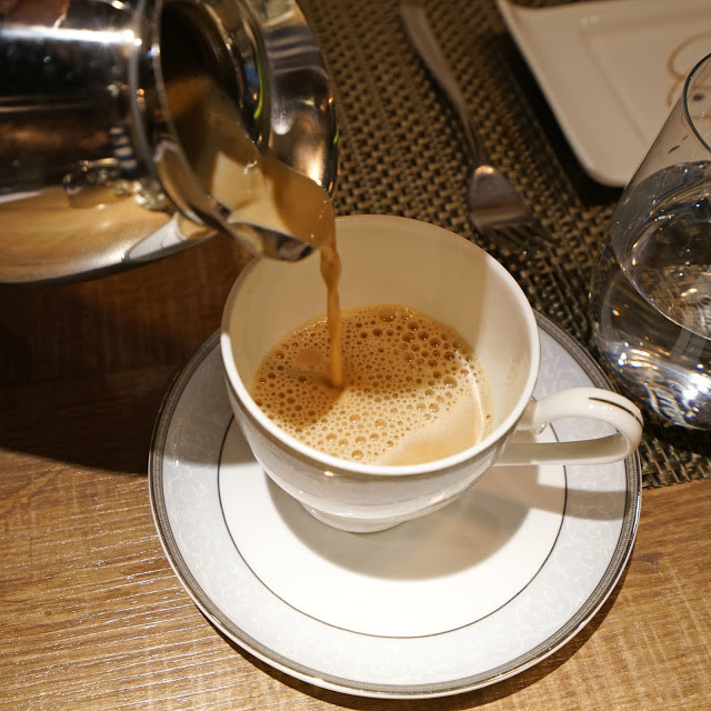 [食記] A Point 艾朋牛排餐酒館。高CP值約會、慶生餐廳、看得到101大樓的台北牛排館。高質感的炭烤牛排、青醬開心果烤羊小排。中秋聚餐超推薦!