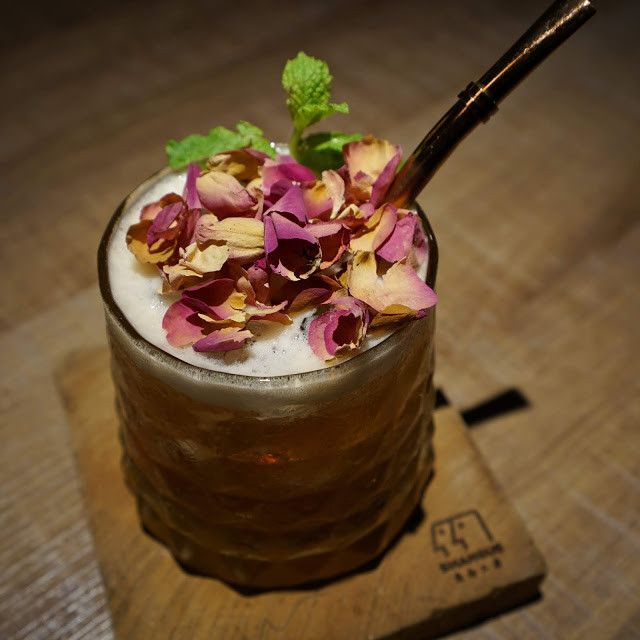 [食記] A Point 艾朋牛排餐酒館。高CP值約會、慶生餐廳、看得到101大樓的台北牛排館。高質感的炭烤牛排、青醬開心果烤羊小排。中秋聚餐超推薦!