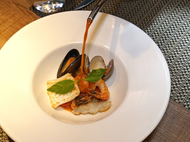 [食記] A Point 艾朋牛排餐酒館。高CP值約會、慶生餐廳、看得到101大樓的台北牛排館。高質感的炭烤牛排、青醬開心果烤羊小排。中秋聚餐超推薦!