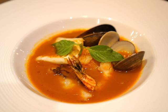 [食記] A Point 艾朋牛排餐酒館。高CP值約會、慶生餐廳、看得到101大樓的台北牛排館。高質感的炭烤牛排、青醬開心果烤羊小排。中秋聚餐超推薦!