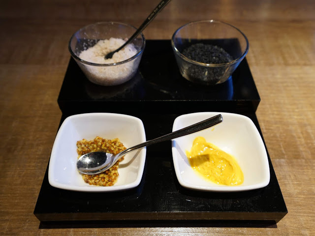 [食記] A Point 艾朋牛排餐酒館。高CP值約會、慶生餐廳、看得到101大樓的台北牛排館。高質感的炭烤牛排、青醬開心果烤羊小排。中秋聚餐超推薦!