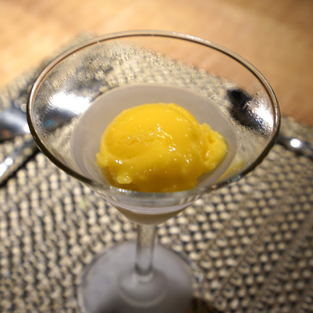 [食記] A Point 艾朋牛排餐酒館。高CP值約會、慶生餐廳、看得到101大樓的台北牛排館。高質感的炭烤牛排、青醬開心果烤羊小排。中秋聚餐超推薦!