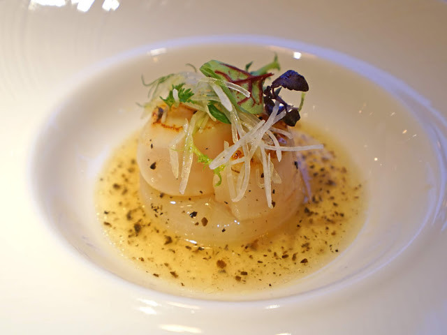 [食記] A Point 艾朋牛排餐酒館。高CP值約會、慶生餐廳、看得到101大樓的台北牛排館。高質感的炭烤牛排、青醬開心果烤羊小排。中秋聚餐超推薦!