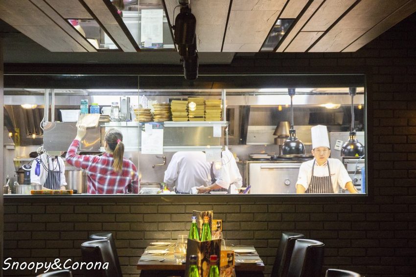 【吃喝．台北】信義區約會餐廳／À Point Steak & Bar 艾朋牛排餐酒館～信義區絕佳景觀，大推鮮嫩多汁果木燻烤牛排