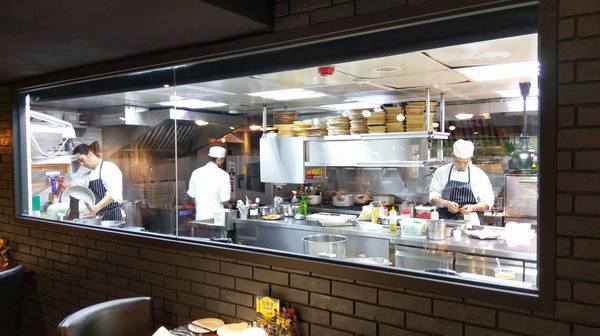 À Point Steak & Bar 艾朋牛排餐酒館：À Point Steak & Bar 艾朋牛排餐酒館-墨賞旗下新品牌 信義區高級餐酒館  服務、環境、餐點都超有水準