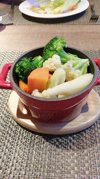 À Point Steak & Bar 艾朋牛排餐酒館：À Point Steak & Bar 艾朋牛排餐酒館-墨賞旗下新品牌 信義區高級餐酒館  服務、環境、餐點都超有水準