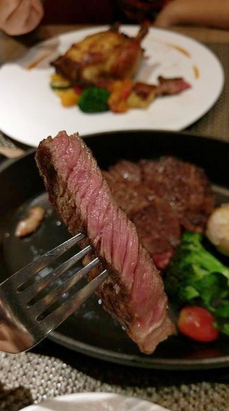 À Point Steak & Bar 艾朋牛排餐酒館：À Point Steak & Bar 艾朋牛排餐酒館-墨賞旗下新品牌 信義區高級餐酒館  服務、環境、餐點都超有水準