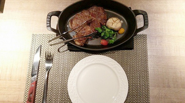 À Point Steak & Bar 艾朋牛排餐酒館：À Point Steak & Bar 艾朋牛排餐酒館-墨賞旗下新品牌 信義區高級餐酒館  服務、環境、餐點都超有水準