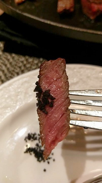 À Point Steak & Bar 艾朋牛排餐酒館：À Point Steak & Bar 艾朋牛排餐酒館-墨賞旗下新品牌 信義區高級餐酒館  服務、環境、餐點都超有水準