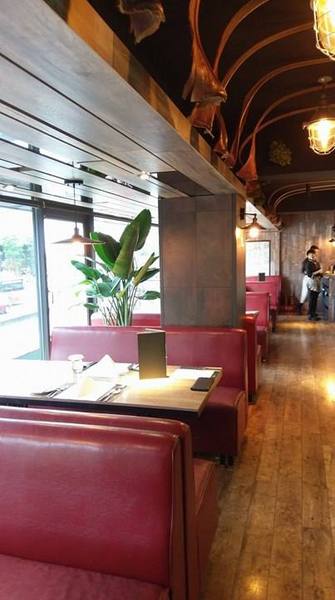 À Point Steak & Bar 艾朋牛排餐酒館：À Point Steak & Bar 艾朋牛排餐酒館-墨賞旗下新品牌 信義區高級餐酒館  服務、環境、餐點都超有水準