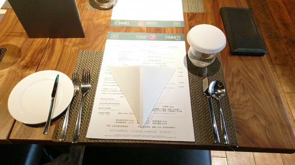 À Point Steak & Bar 艾朋牛排餐酒館：À Point Steak & Bar 艾朋牛排餐酒館-墨賞旗下新品牌 信義區高級餐酒館  服務、環境、餐點都超有水準