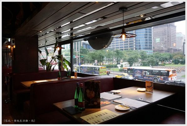 艾朋牛排-43-靠窗座位.JPG 艾朋牛排-43-靠窗座位.JPG