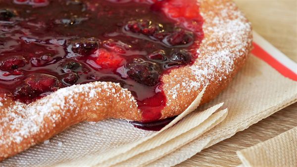 【台南市-安平區】新安平美食散步小吃『畢夫餅』~全台首創,源自加拿大的國民小吃!邊走邊吃享樂趣٩(๑^ 3 ^๑)۶