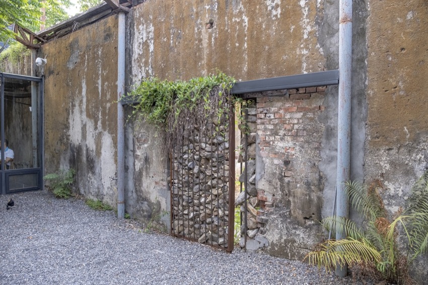 屏東 竹田咖啡廳 驛前大和頓物所｜保留廢棄鋼架結構 碾米廠改建工業風咖啡廳，超美落地玻璃窗～ · 算命的說我很愛吃