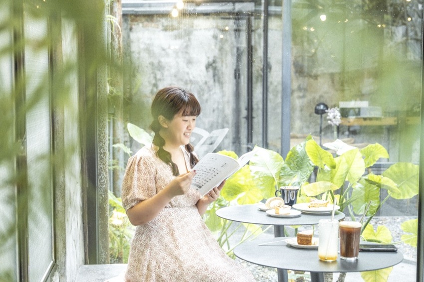 屏東 竹田咖啡廳 驛前大和頓物所｜保留廢棄鋼架結構 碾米廠改建工業風咖啡廳，超美落地玻璃窗～ · 算命的說我很愛吃