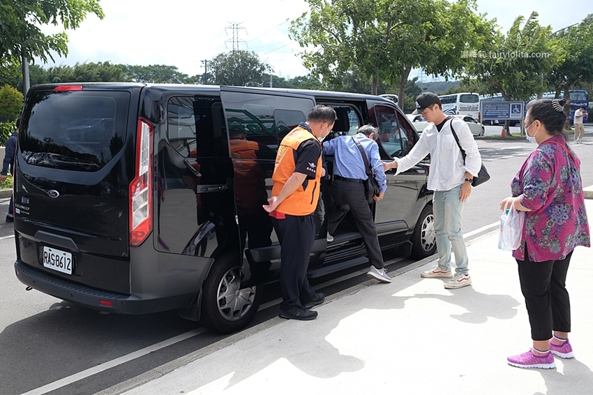 台灣觀光巴士。龍潭大池景觀咖啡廳、小人國一日遊,2人同行1人免費,每人只要595元,門票、車資全部包! @蹦啾♥謝蘿莉 La vie heureuse