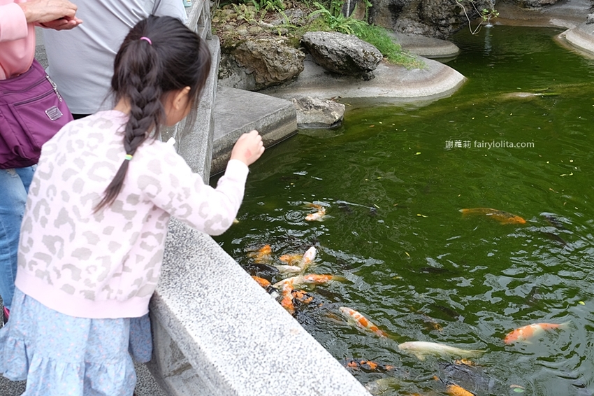 台灣觀光巴士。龍潭大池景觀咖啡廳、小人國一日遊,2人同行1人免費,每人只要595元,門票、車資全部包! @蹦啾♥謝蘿莉 La vie heureuse