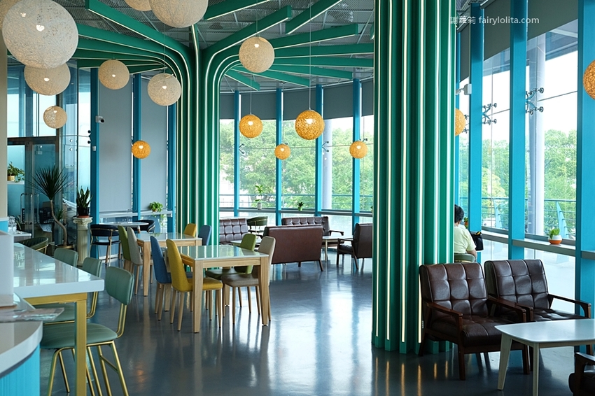 台灣觀光巴士。龍潭大池景觀咖啡廳、小人國一日遊,2人同行1人免費,每人只要595元,門票、車資全部包! @蹦啾♥謝蘿莉 La vie heureuse