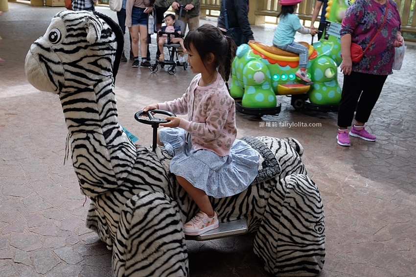 台灣觀光巴士。龍潭大池景觀咖啡廳、小人國一日遊,2人同行1人免費,每人只要595元,門票、車資全部包! @蹦啾♥謝蘿莉 La vie heureuse