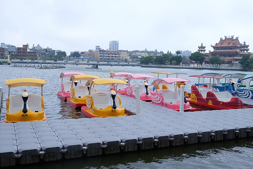 台灣觀光巴士。龍潭大池景觀咖啡廳、小人國一日遊,2人同行1人免費,每人只要595元,門票、車資全部包! @蹦啾♥謝蘿莉 La vie heureuse