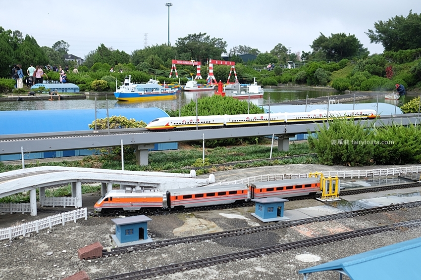 台灣觀光巴士。龍潭大池景觀咖啡廳、小人國一日遊,2人同行1人免費,每人只要595元,門票、車資全部包! @蹦啾♥謝蘿莉 La vie heureuse