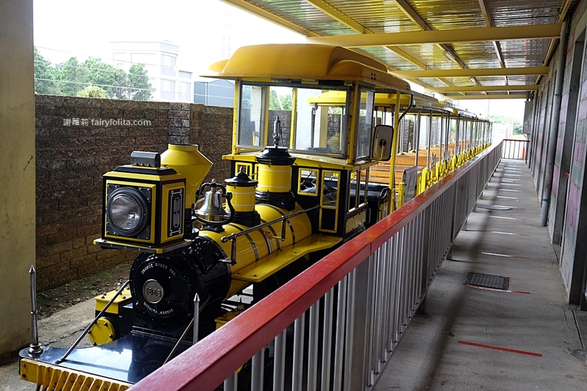 台灣觀光巴士。龍潭大池景觀咖啡廳、小人國一日遊,2人同行1人免費,每人只要595元,門票、車資全部包! @蹦啾♥謝蘿莉 La vie heureuse