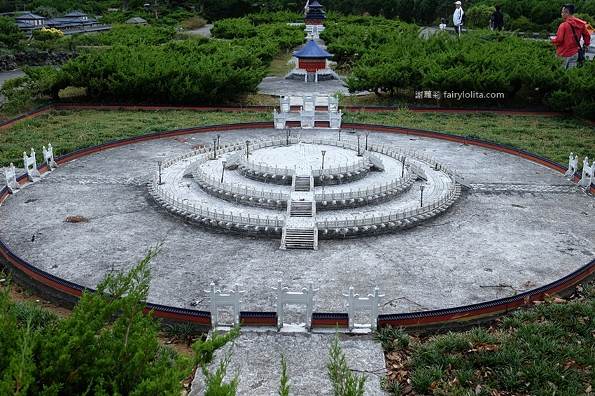 台灣觀光巴士。龍潭大池景觀咖啡廳、小人國一日遊,2人同行1人免費,每人只要595元,門票、車資全部包! @蹦啾♥謝蘿莉 La vie heureuse