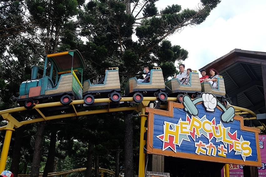 台灣觀光巴士。龍潭大池景觀咖啡廳、小人國一日遊,2人同行1人免費,每人只要595元,門票、車資全部包! @蹦啾♥謝蘿莉 La vie heureuse