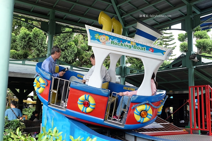 台灣觀光巴士。龍潭大池景觀咖啡廳、小人國一日遊,2人同行1人免費,每人只要595元,門票、車資全部包! @蹦啾♥謝蘿莉 La vie heureuse