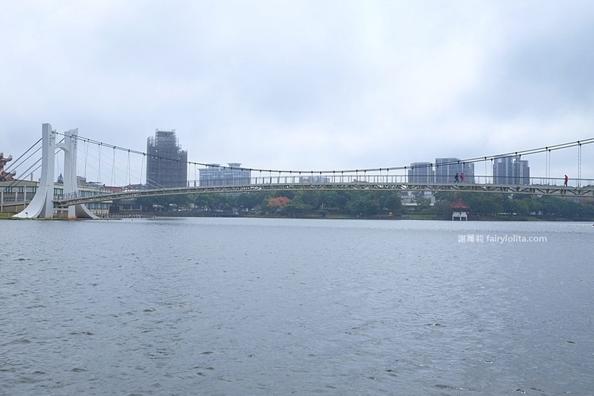 台灣觀光巴士。龍潭大池景觀咖啡廳、小人國一日遊,2人同行1人免費,每人只要595元,門票、車資全部包! @蹦啾♥謝蘿莉 La vie heureuse