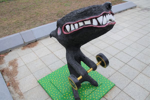 可愛逗趣南科管理局台灣犬:【台南景點】可愛逗趣南科管理局台灣犬~小黑都很有魅力,有點心機的表情可愛又逗趣,那耍寶耍酷的模樣,很讓人生疼,淘氣卻又帥勁十足,讓人又愛又恨的