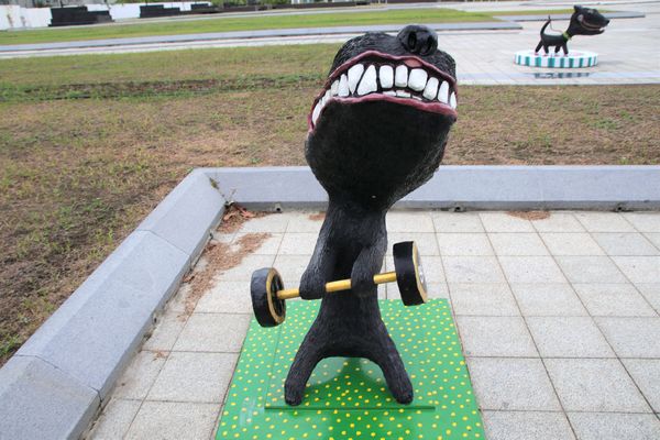 可愛逗趣南科管理局台灣犬:【台南景點】可愛逗趣南科管理局台灣犬~小黑都很有魅力,有點心機的表情可愛又逗趣,那耍寶耍酷的模樣,很讓人生疼,淘氣卻又帥勁十足,讓人又愛又恨的