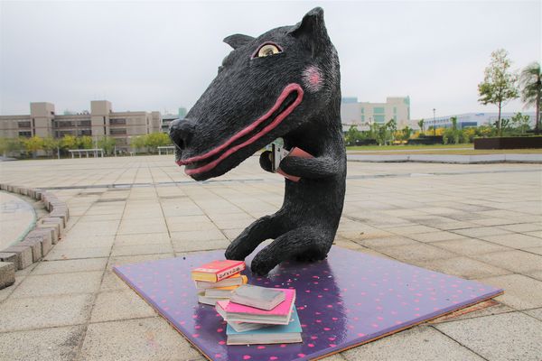 可愛逗趣南科管理局台灣犬:【台南景點】可愛逗趣南科管理局台灣犬~小黑都很有魅力,有點心機的表情可愛又逗趣,那耍寶耍酷的模樣,很讓人生疼,淘氣卻又帥勁十足,讓人又愛又恨的