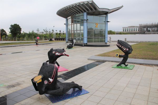 可愛逗趣南科管理局台灣犬:【台南景點】可愛逗趣南科管理局台灣犬~小黑都很有魅力,有點心機的表情可愛又逗趣,那耍寶耍酷的模樣,很讓人生疼,淘氣卻又帥勁十足,讓人又愛又恨的