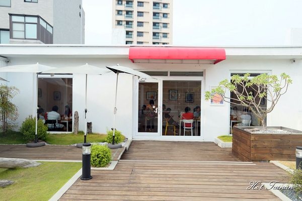 亞尼克(台南安平店)：【台南美食】亞尼克菓子工房：中了化骨綿掌的生乳捲！讓萬千人融化的好滋味~