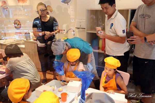 亞尼克(台南安平店)：【台南美食】亞尼克菓子工房：中了化骨綿掌的生乳捲！讓萬千人融化的好滋味~