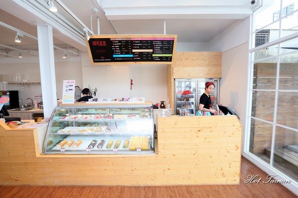 亞尼克(台南安平店)：【台南美食】亞尼克菓子工房：中了化骨綿掌的生乳捲！讓萬千人融化的好滋味~