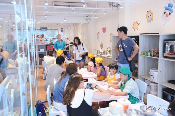 亞尼克(台南安平店)：【台南美食】亞尼克菓子工房：中了化骨綿掌的生乳捲！讓萬千人融化的好滋味~