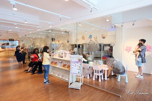 亞尼克(台南安平店)：【台南美食】亞尼克菓子工房：中了化骨綿掌的生乳捲！讓萬千人融化的好滋味~