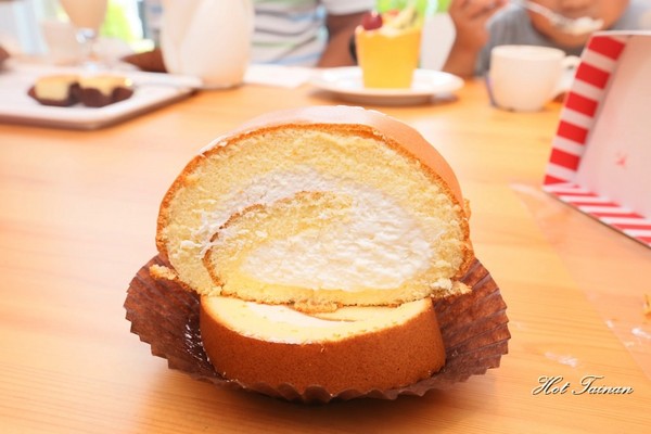 亞尼克(台南安平店)：【台南美食】亞尼克菓子工房：中了化骨綿掌的生乳捲！讓萬千人融化的好滋味~