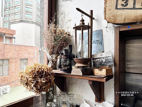 中壢老街溪邊最美老宅咖啡廳！小舊閣樓Glow白天咖啡夜晚餐酒館超Chill。